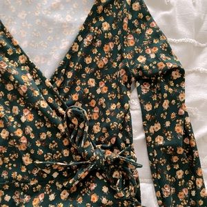 Rebel Sugar | Size: S | long sleeve wrap shirt | Colour: Dark Green w/ yellow |